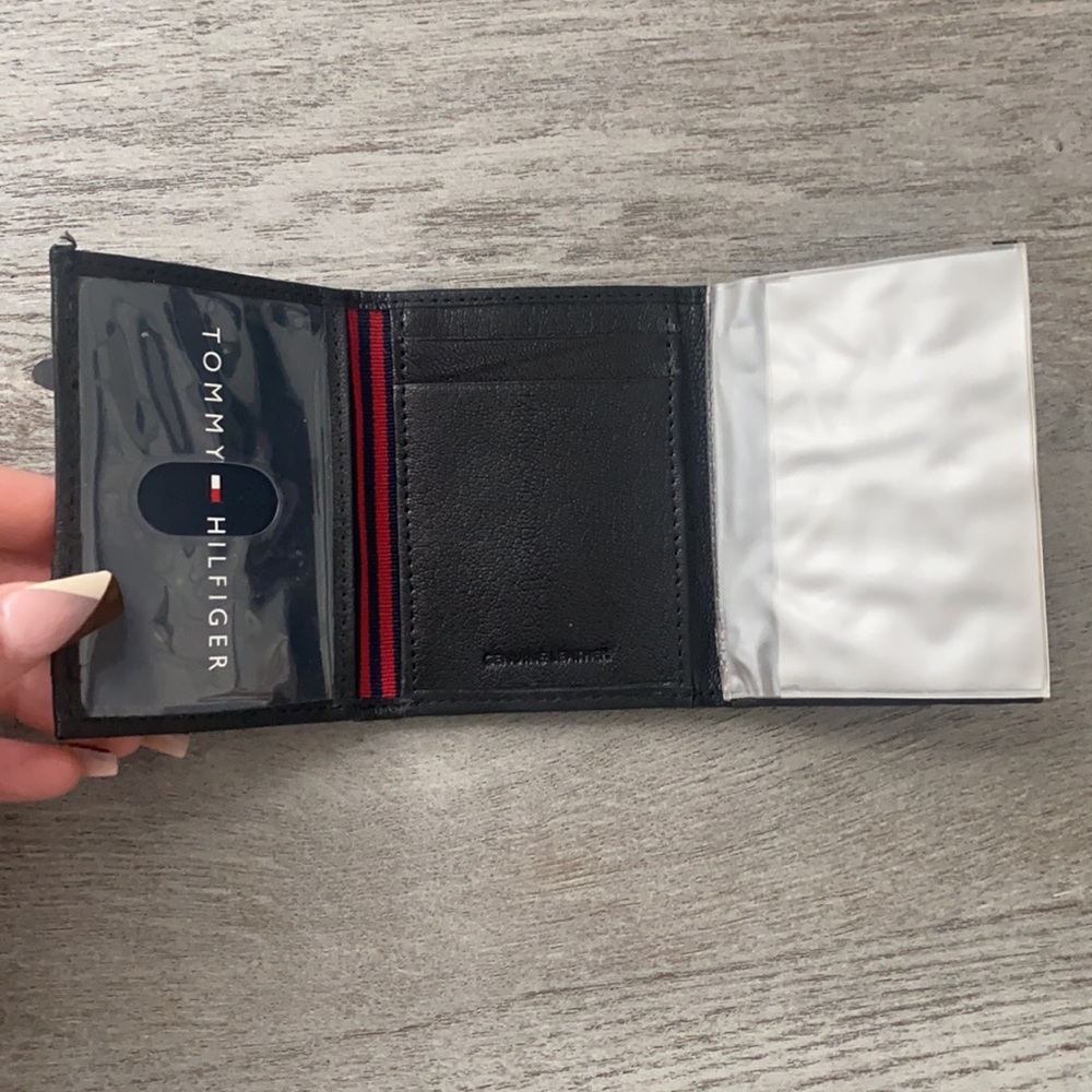 New Tommy Hilfiger Wallet/Card Holder - Picture 3 of 5
